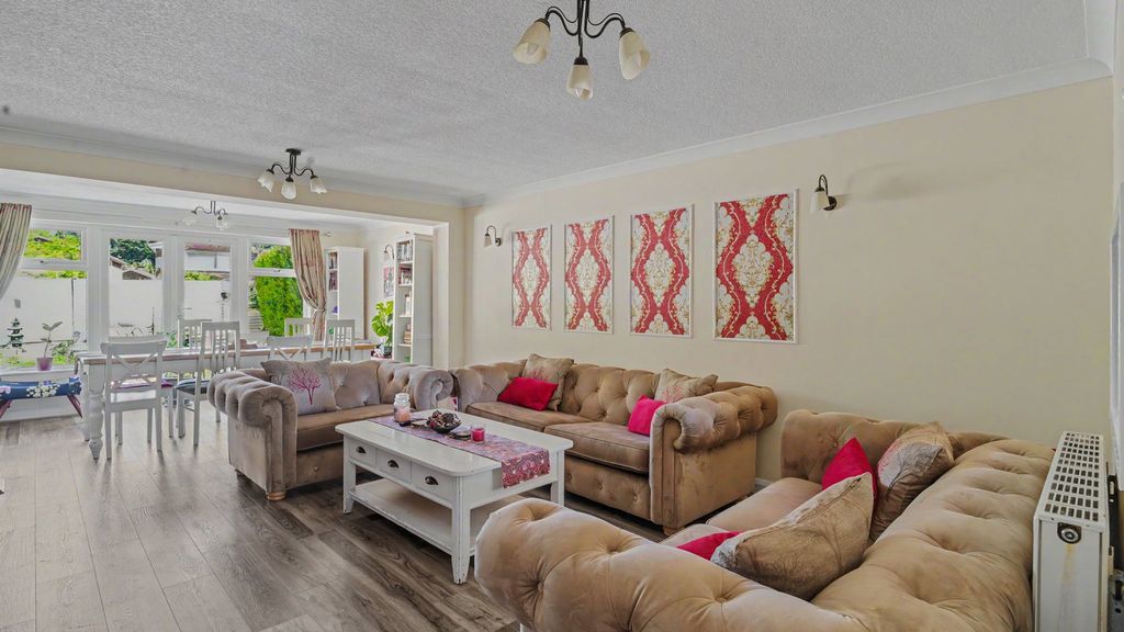 Property photo 2 of 25