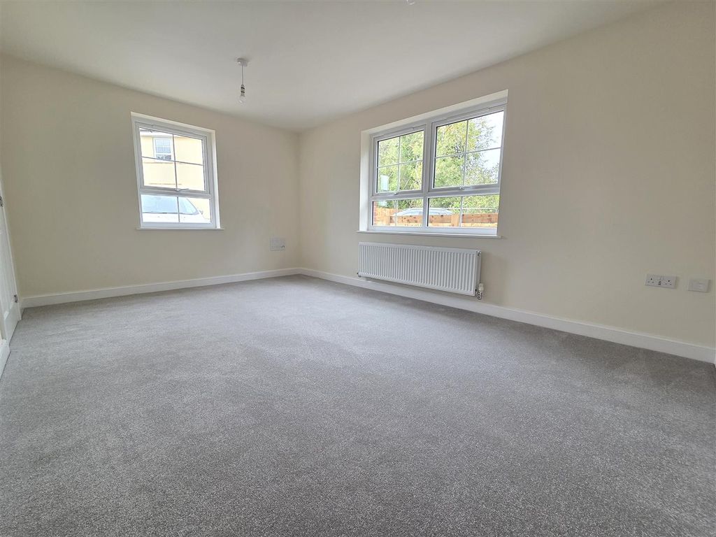 Property photo 3 of 14 Living Room