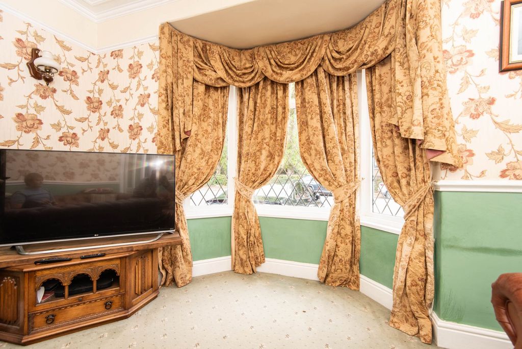 Property photo 2 of 23