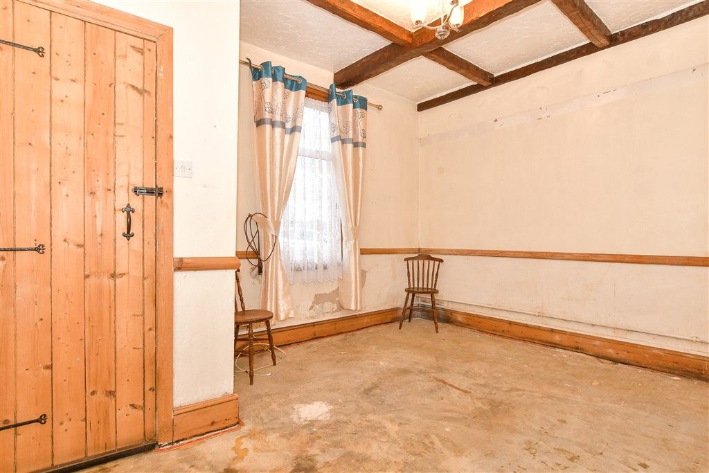 Property photo 3 of 8 Lounge