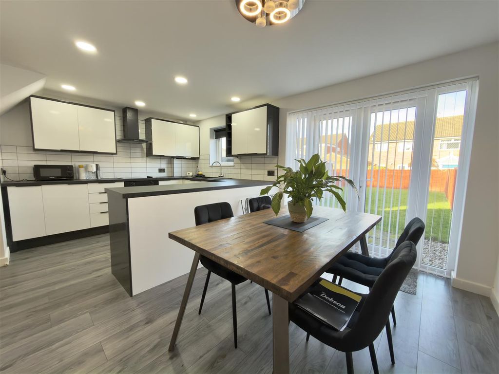 Property photo 2 of 17 Kitchen/Diner