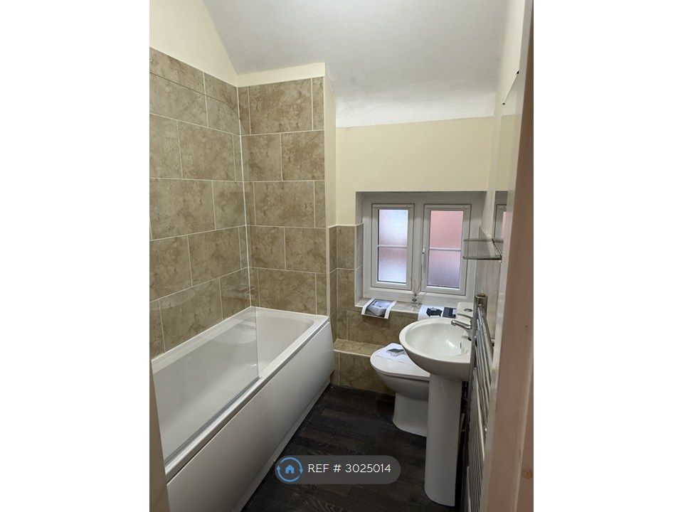 Property photo 3 of 10 Bathroom
