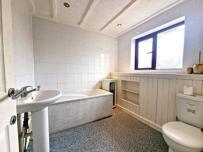 Property photo 3 of 6