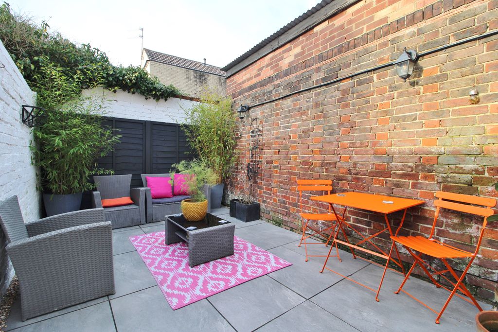 Property photo 1 of 20