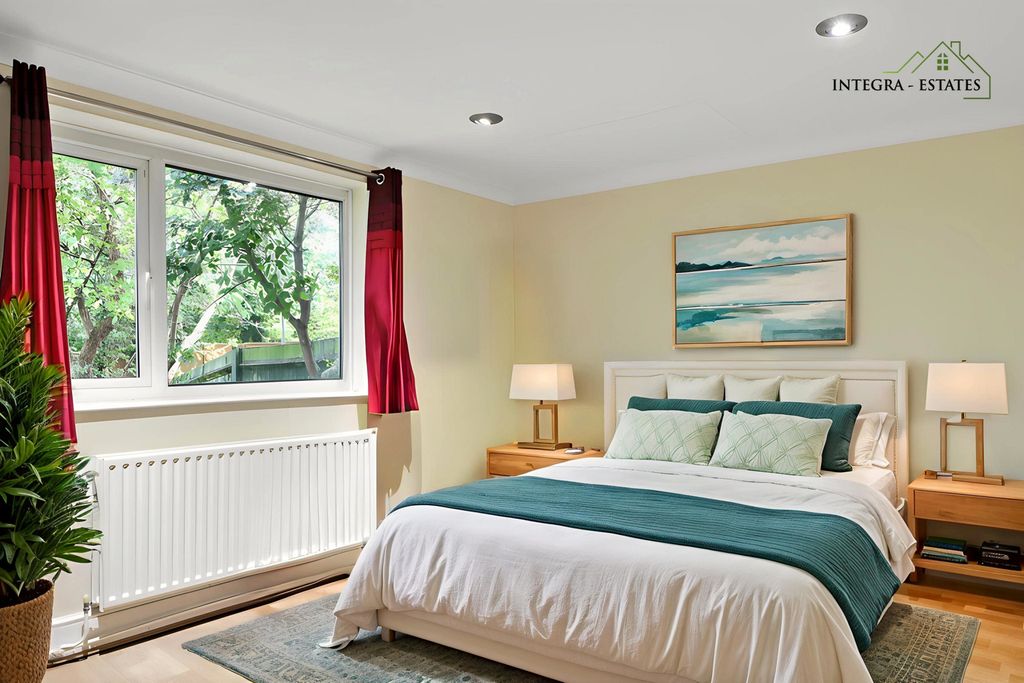 Property photo 3 of 20 Staged Bedroom-Min