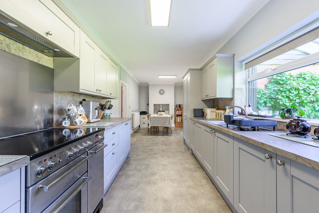 Property photo 3 of 30 Kitchen/Diner