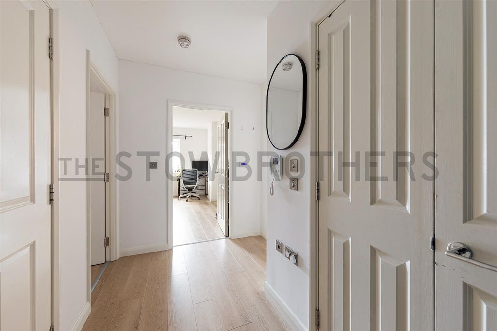 Property photo 3 of 28