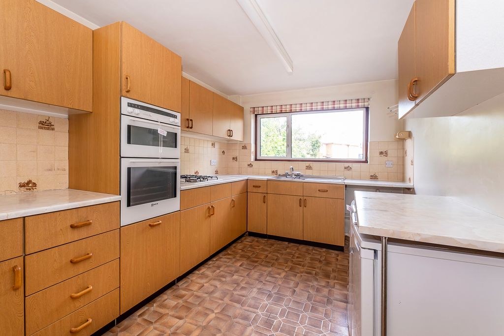 Property photo 3 of 12