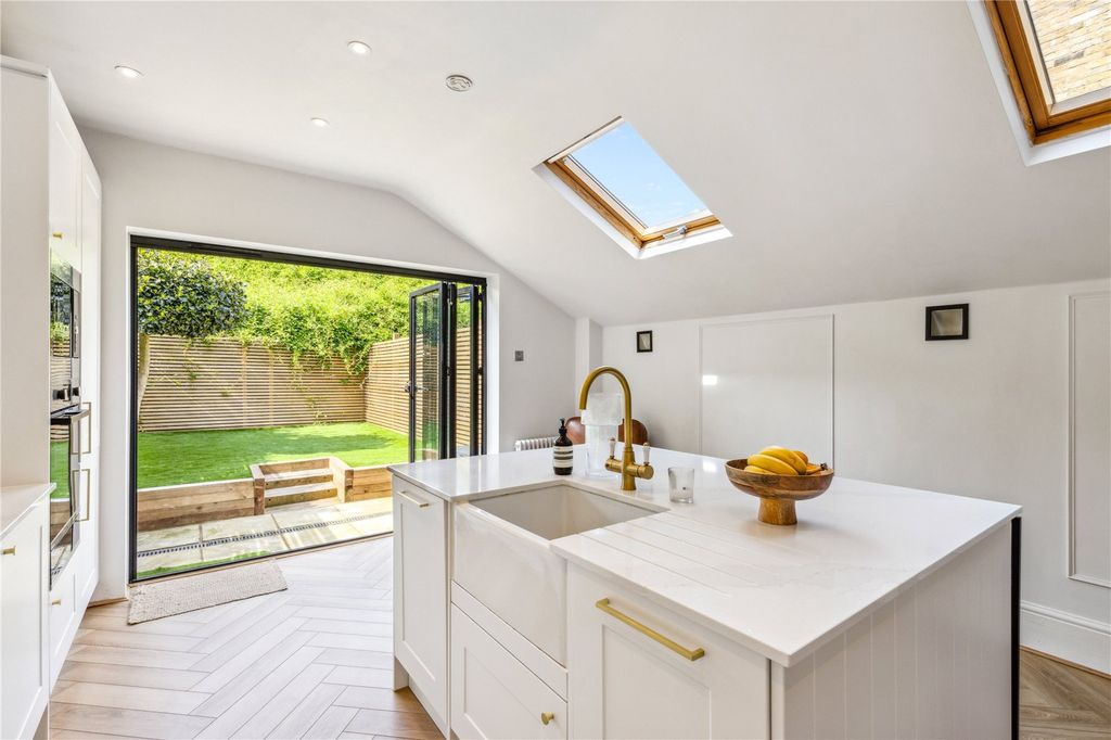 Property photo 2 of 11 Picture No. 17