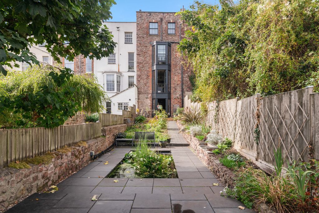 Property photo 1 of 14 Garden