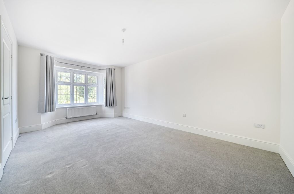 Property photo 3 of 15 Living Room