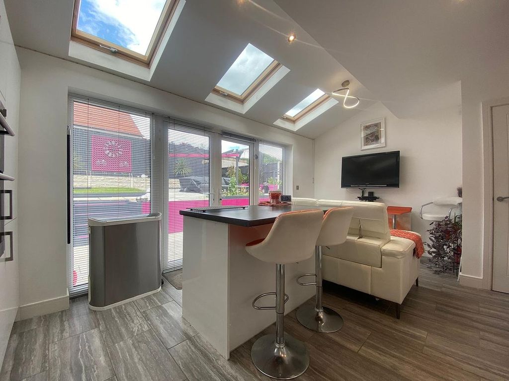 Property photo 3 of 21 Kitchen Diner