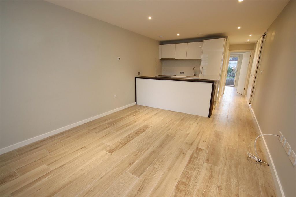 Property photo 2 of 8 Img_5608.Jpg