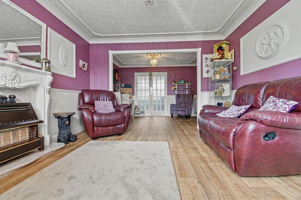 Property photo 2 of 22 Open Plan Lounge Diner