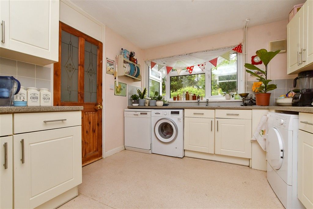 Property photo 3 of 17 Kitchen