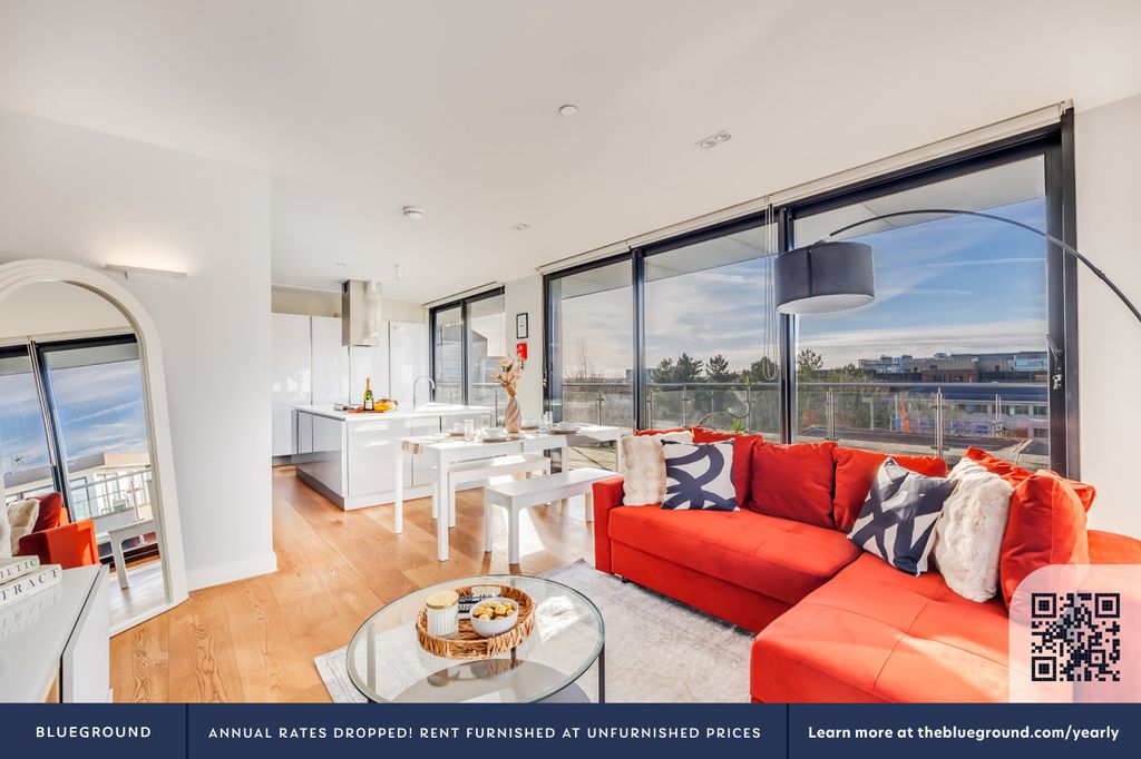 Property photo 3 of 28 Living Room