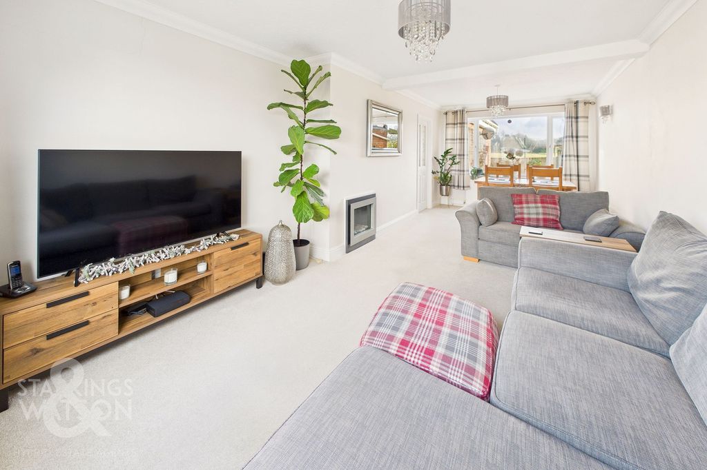 Property photo 2 of 27