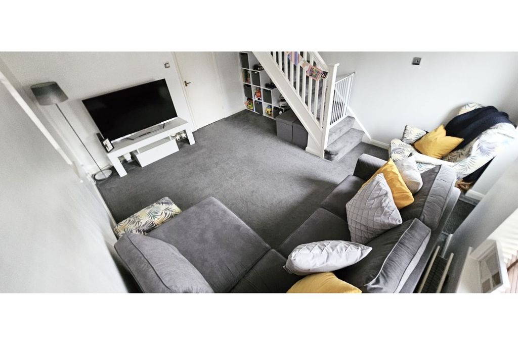 Property photo 2 of 15 Lounge