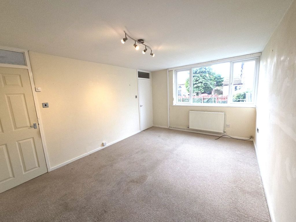 Property photo 3 of 10 c0c6895B-2312-49c2-A72E-d9Db3E44c05E