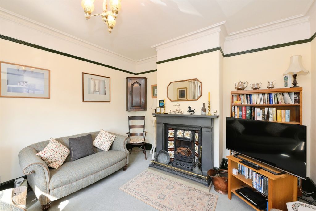 Property photo 2 of 20