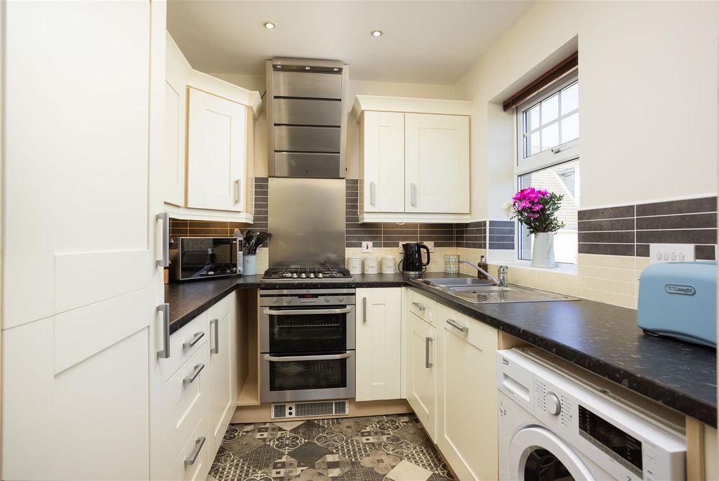 Property photo 3 of 15 00007.Jpg