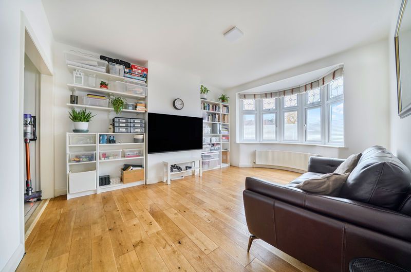 Property photo 3 of 22 Lounge