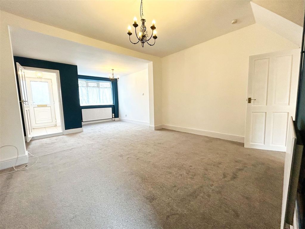 Property photo 3 of 11 Living Room / Diner