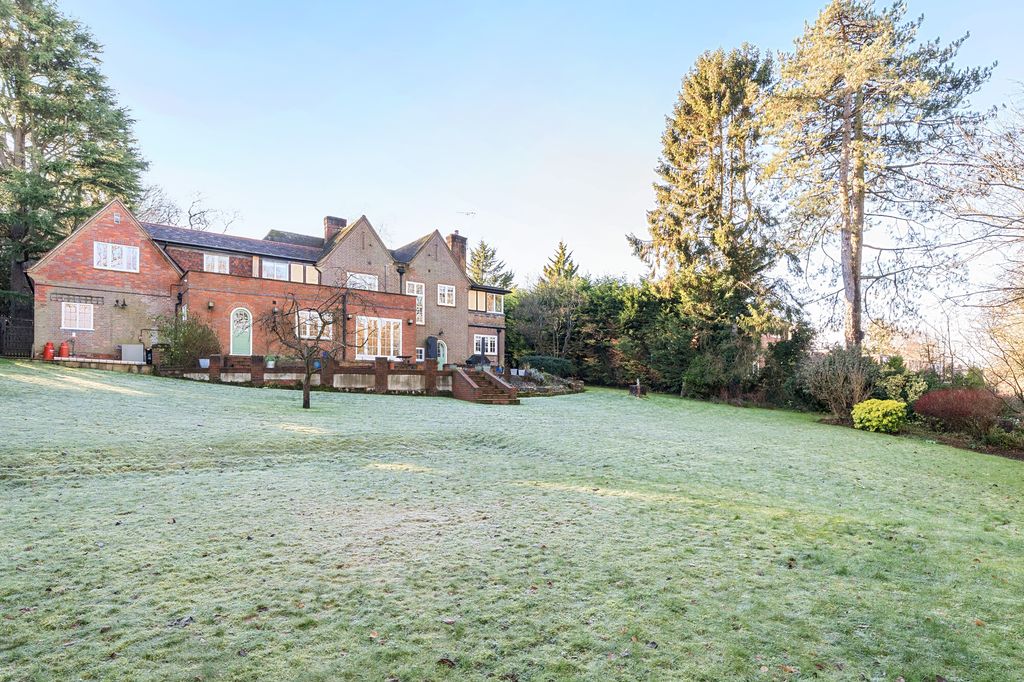 Property photo 2 of 27