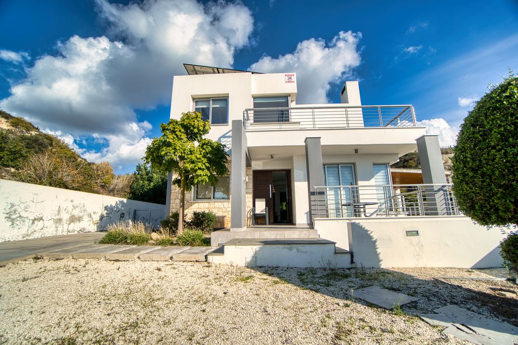 Property photo 1 of 64