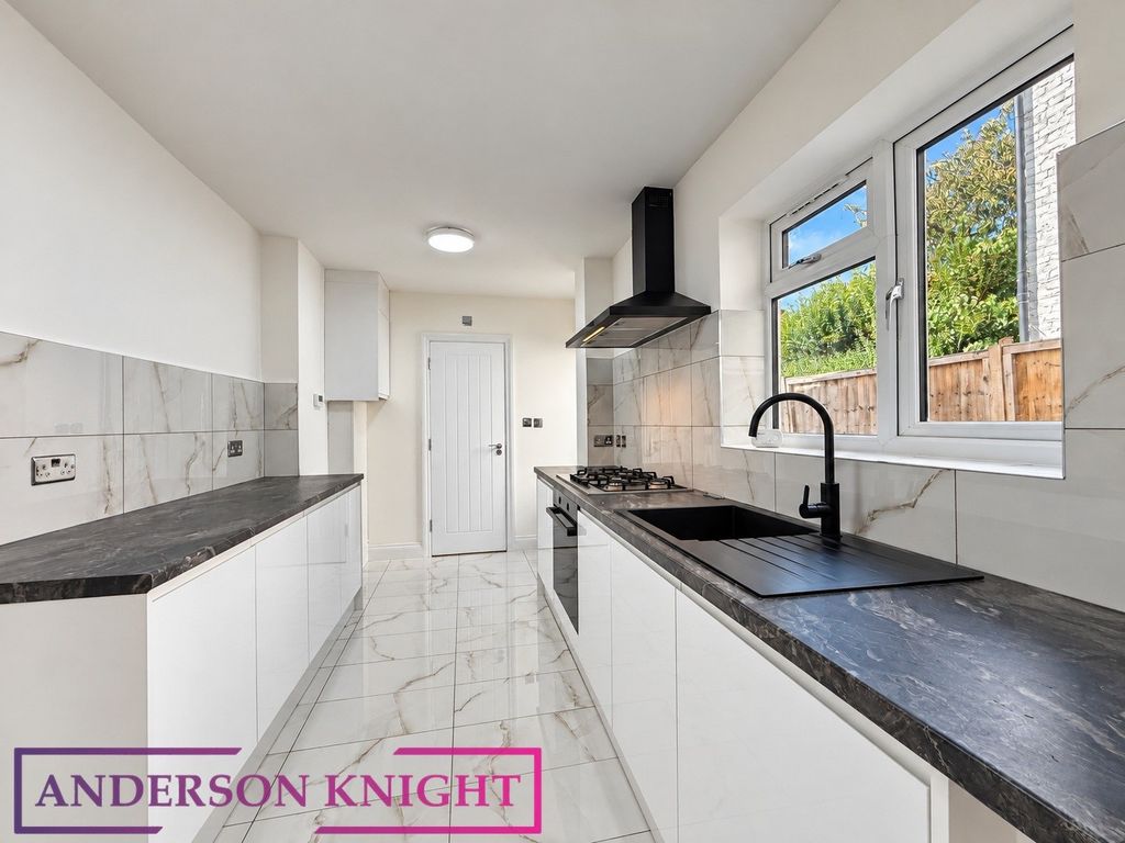 Property photo 3 of 14 Kitchen