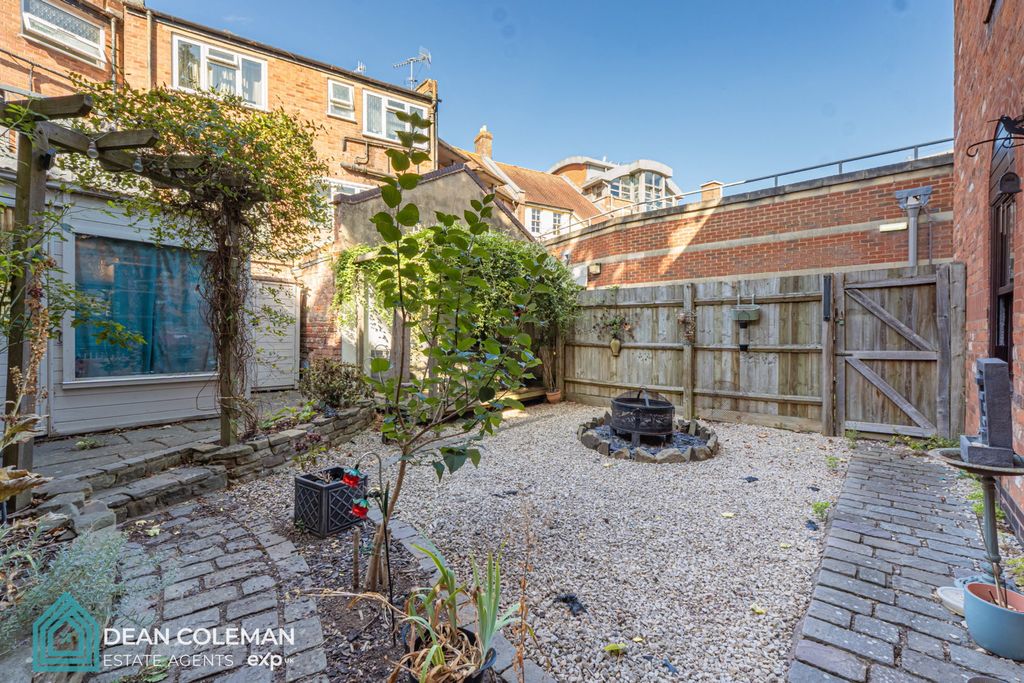 Property photo 2 of 17