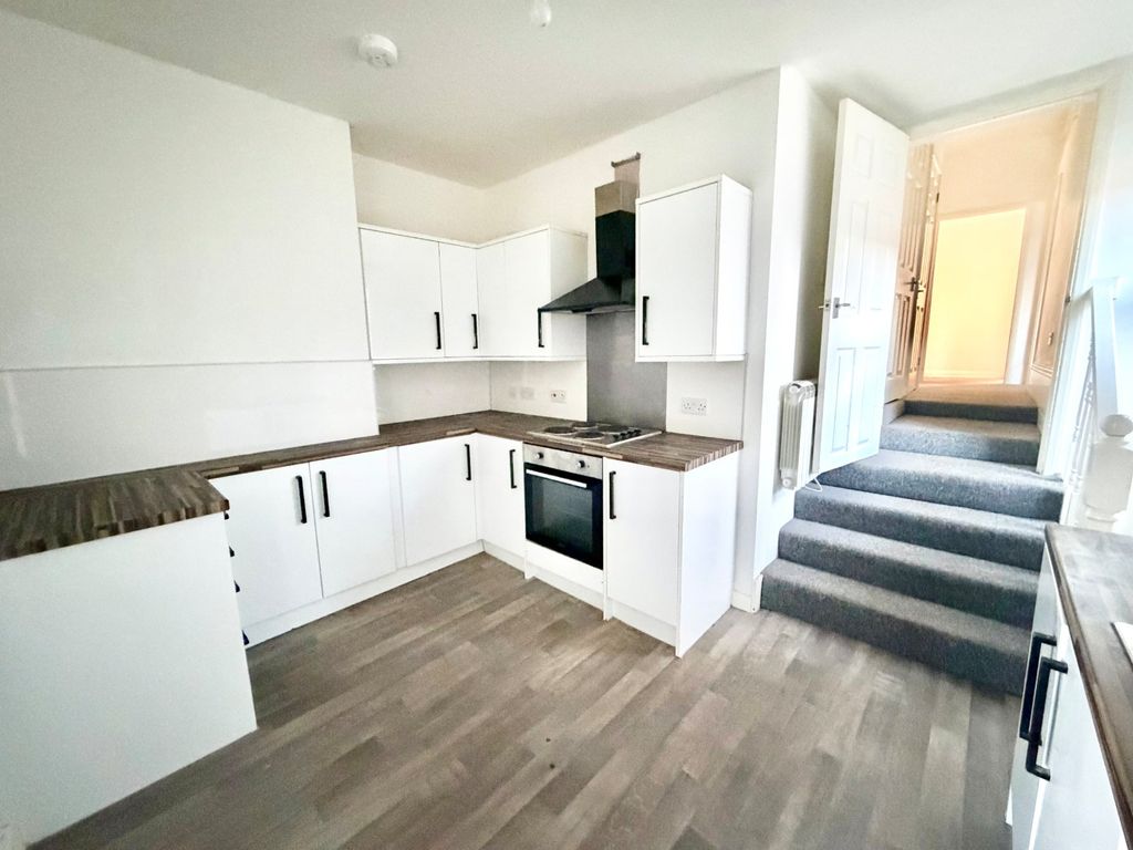 Property photo 2 of 8 Picture No. 15