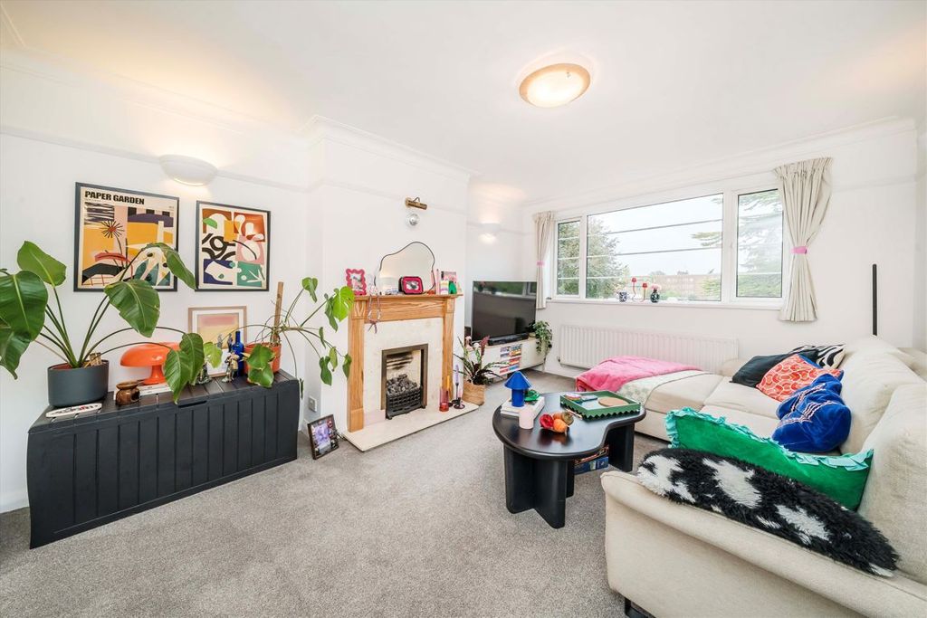 Property photo 2 of 6