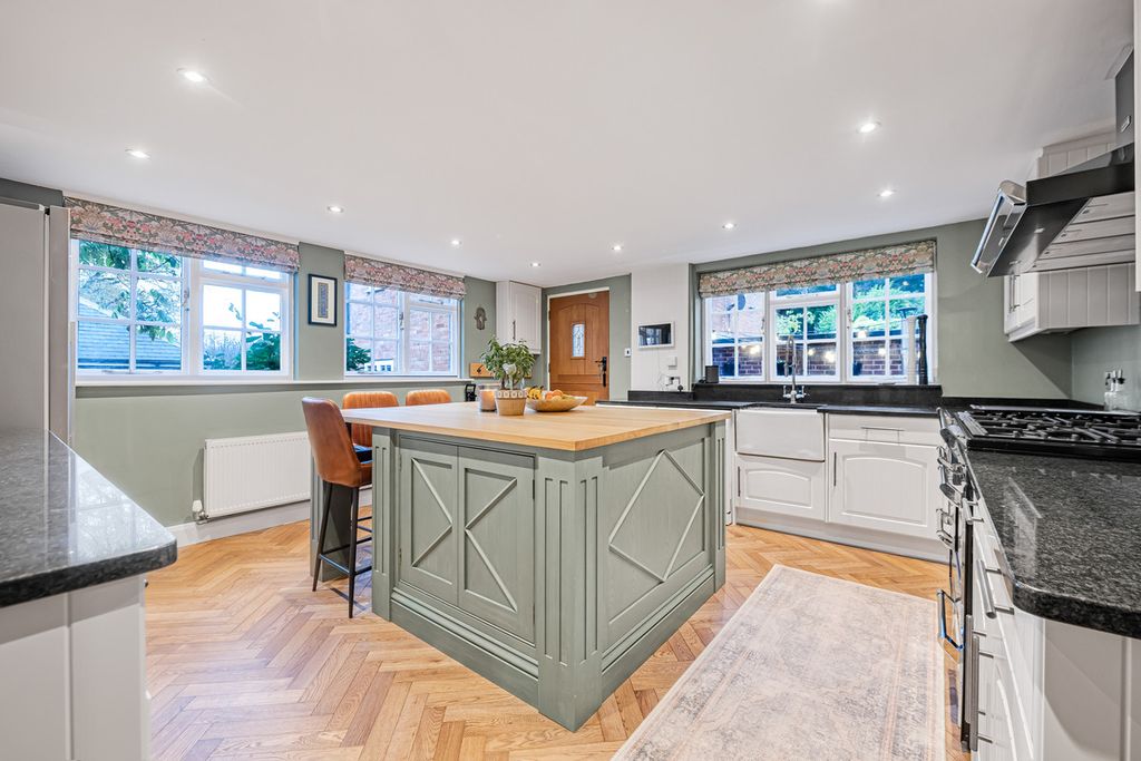 Property photo 1 of 44