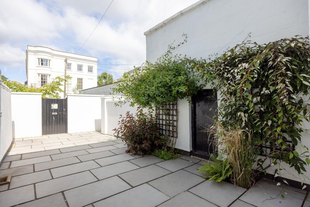 Additional image 26 of 3 bed flat for saleMontpellier Spa Road, Cheltenham, Gloucestershire GL50