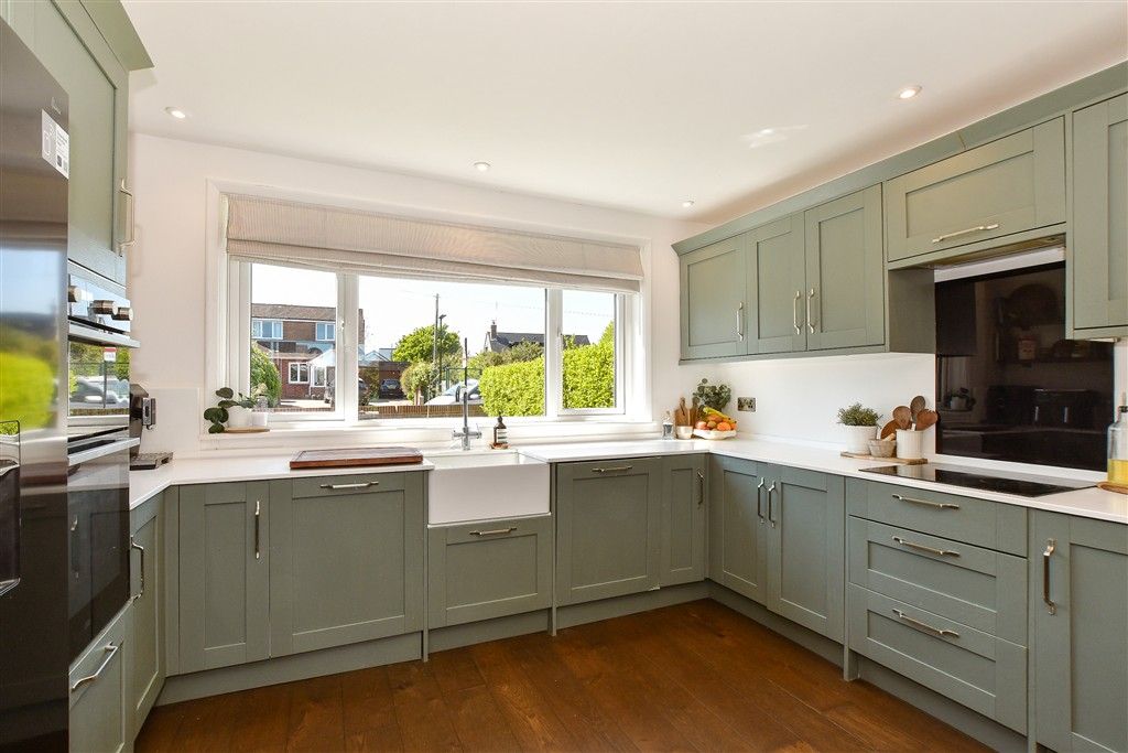 Property photo 3 of 13 Kitchen