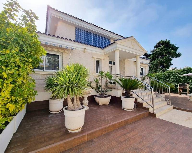Property photo 2 of 50