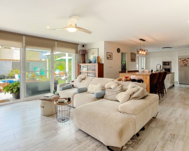 Property photo 2 of 50