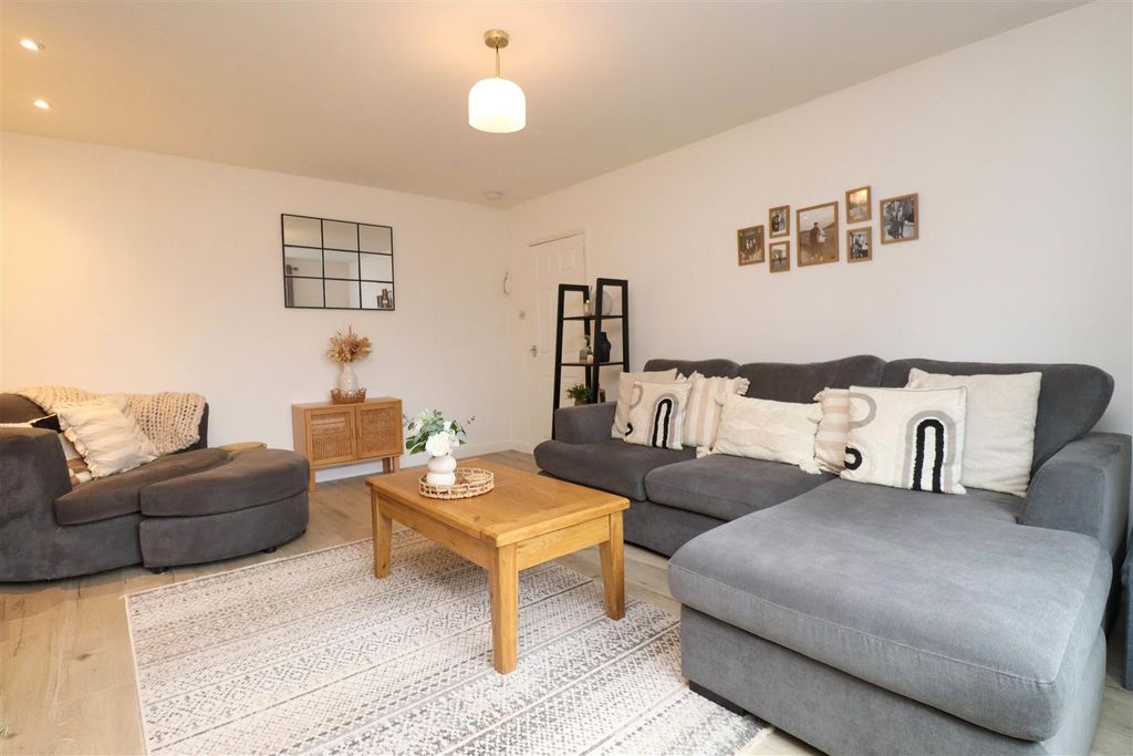 Property photo 3 of 19 Living Room