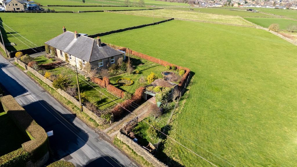 Property photo 2 of 27