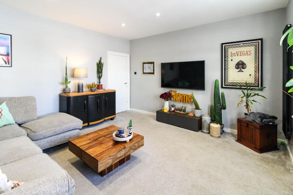 Property photo 3 of 19 Living Room