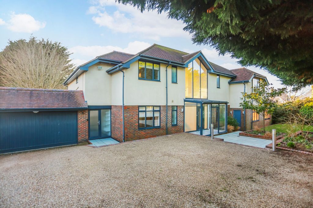 Property photo 1 of 31