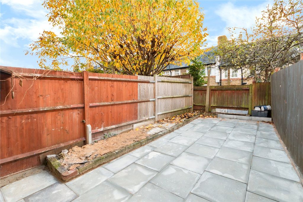 Property photo 2 of 8 Picture No. 13