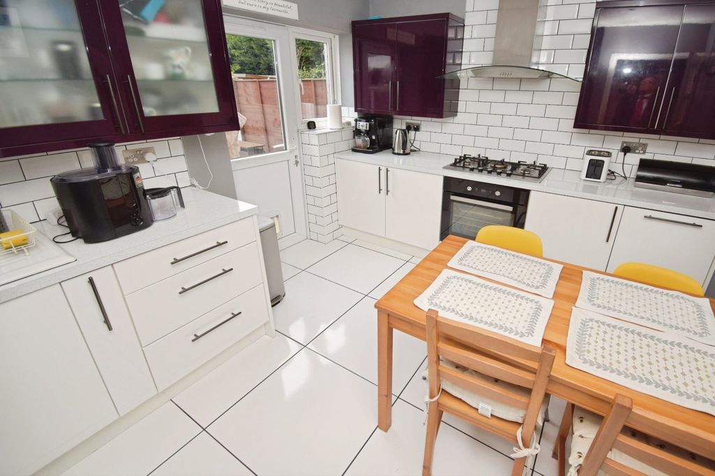 Property photo 2 of 17 Kitchen