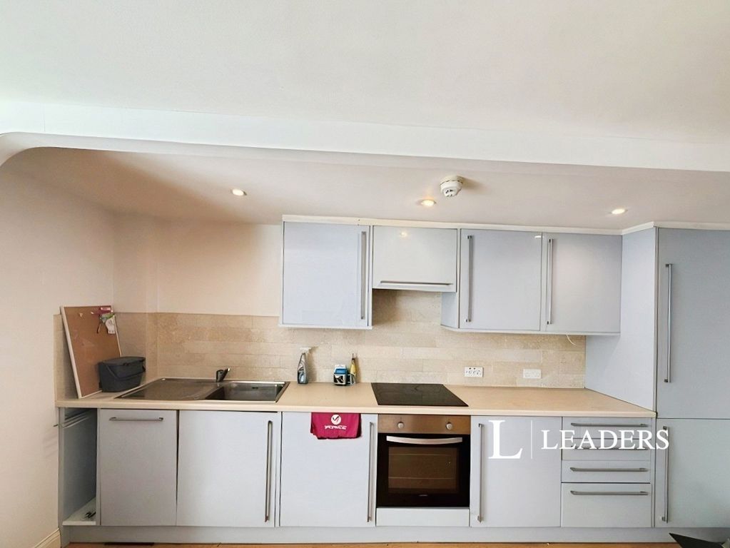 Property photo 3 of 7 Kitchen