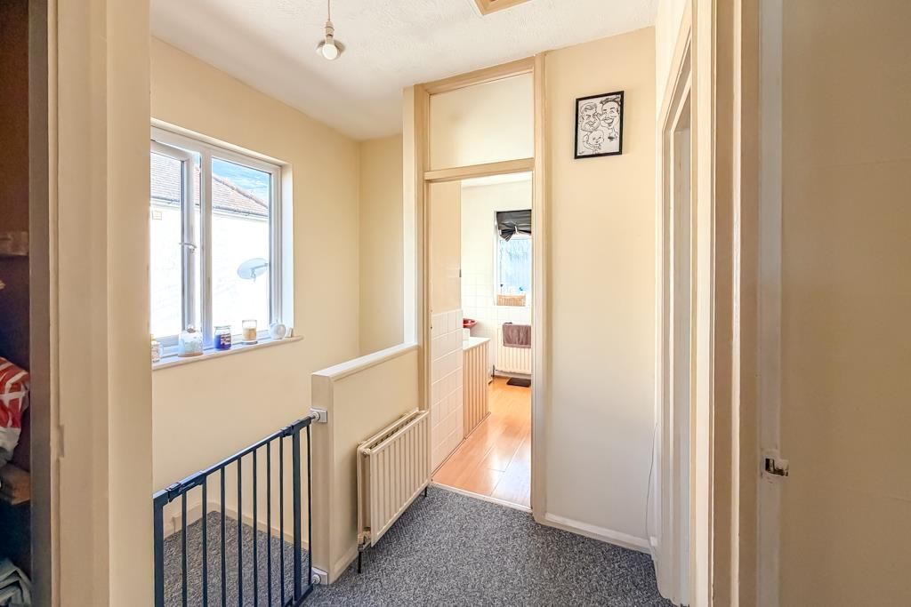 Property photo 3 of 7 Landing