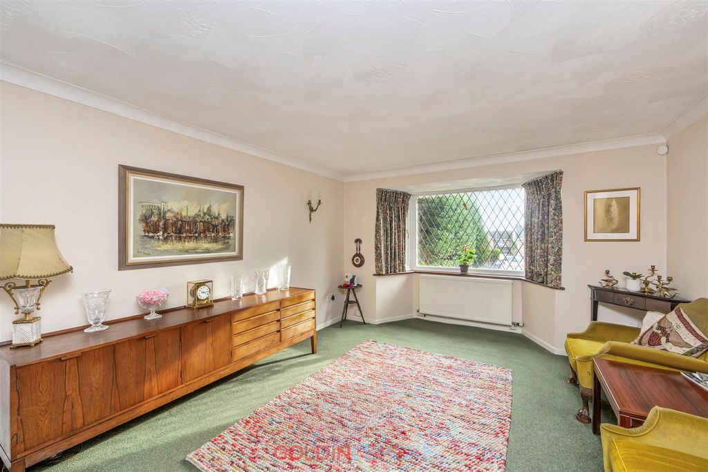 Property photo 3 of 19 Living/Dining Room