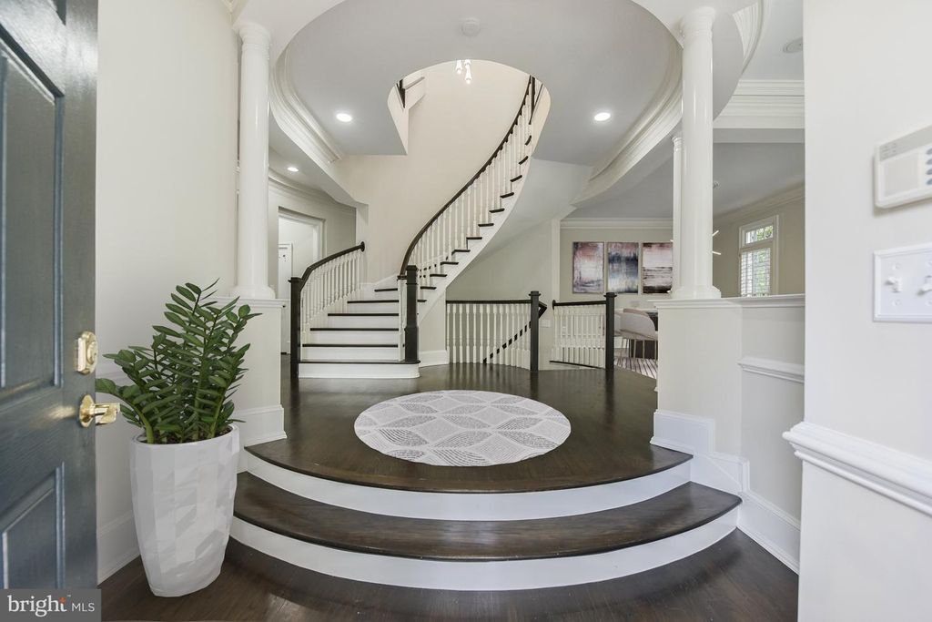 Property photo 1 of 25