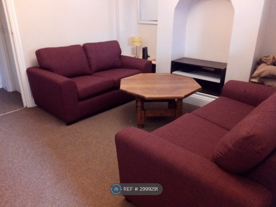 Property photo 1 of 17 Lounge