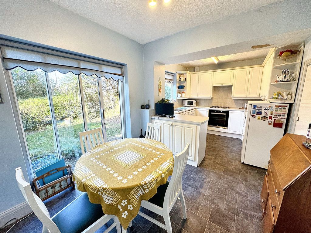 Property photo 2 of 27